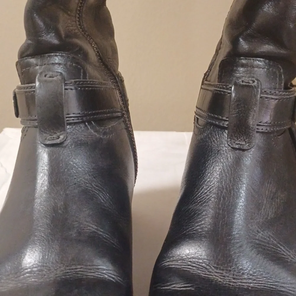 8.5 Tory Burch BOOTS 👢